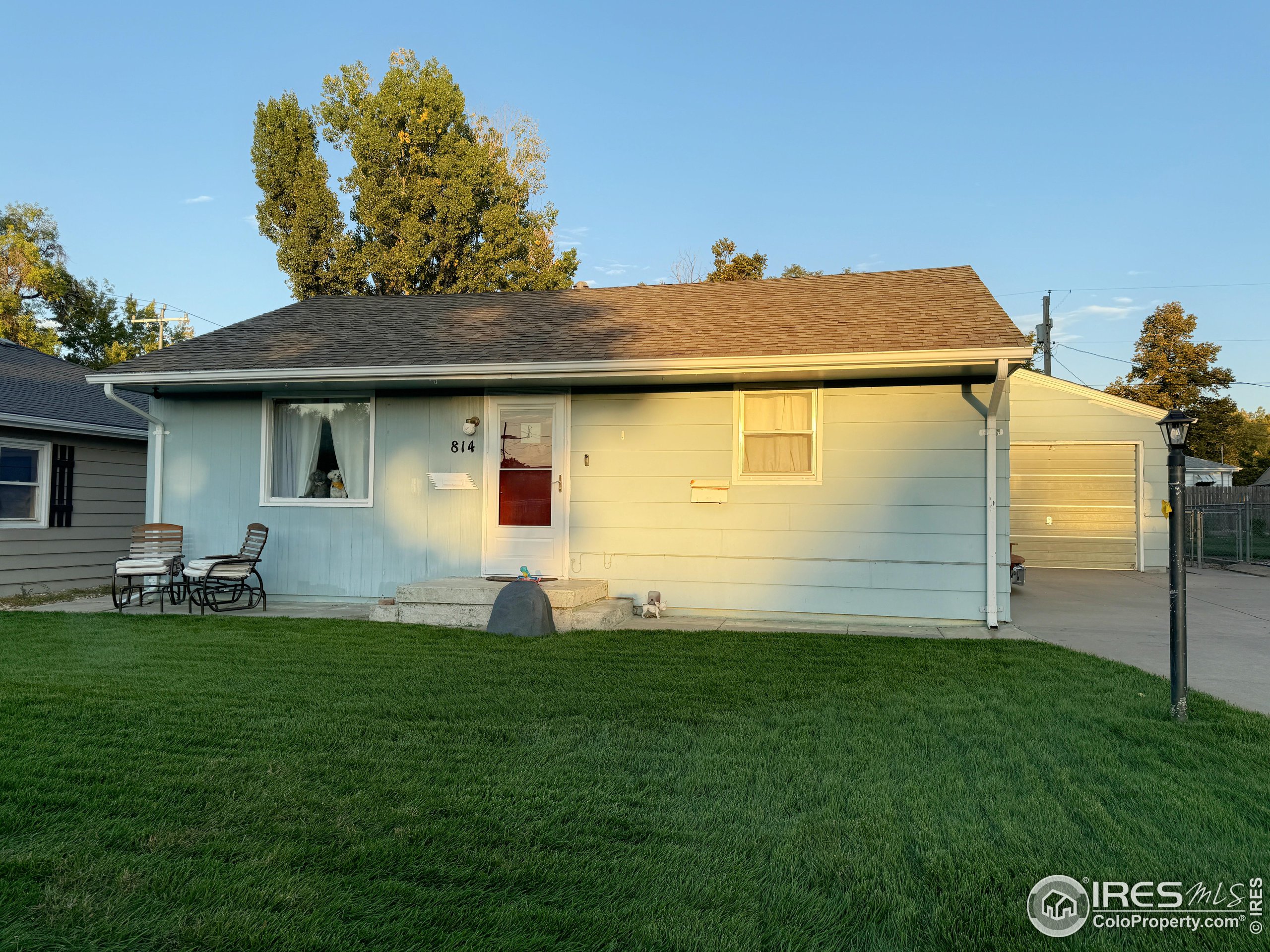 a front view of house with yard