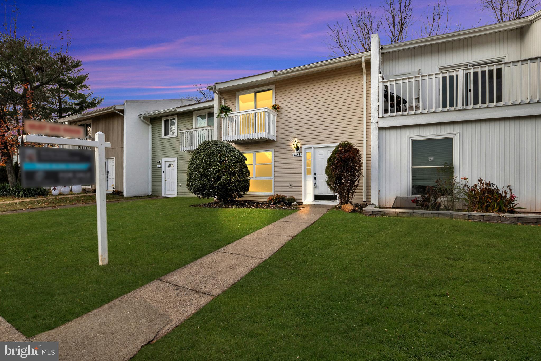 a view of a house with backyard