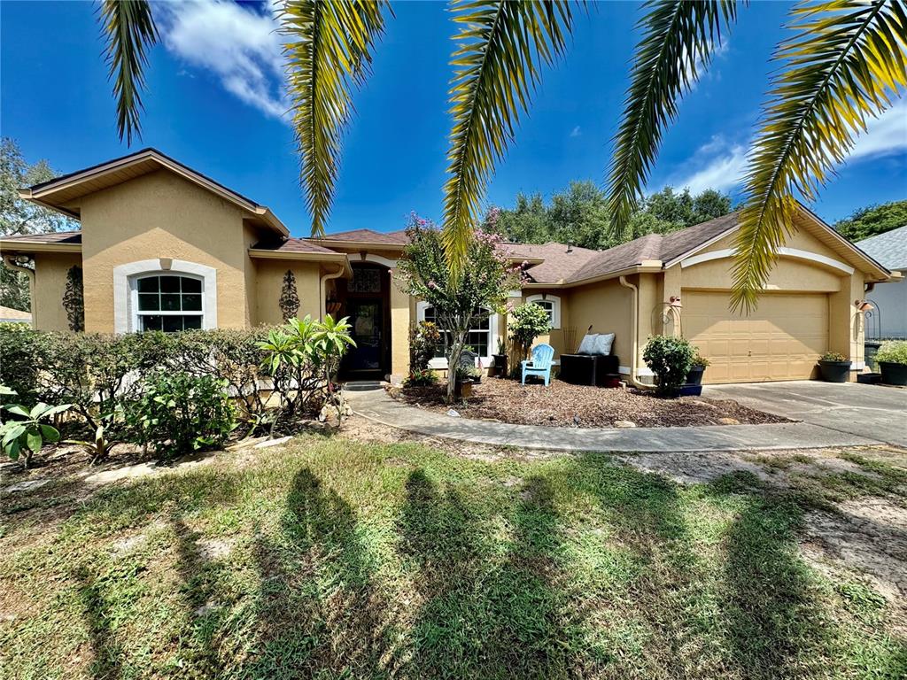 a view of a house with a yard