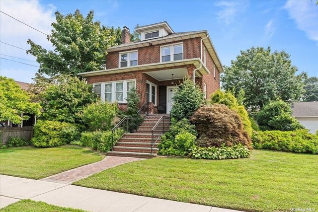 $1,299,000 | 407 Rugby Road | Cedarhurst