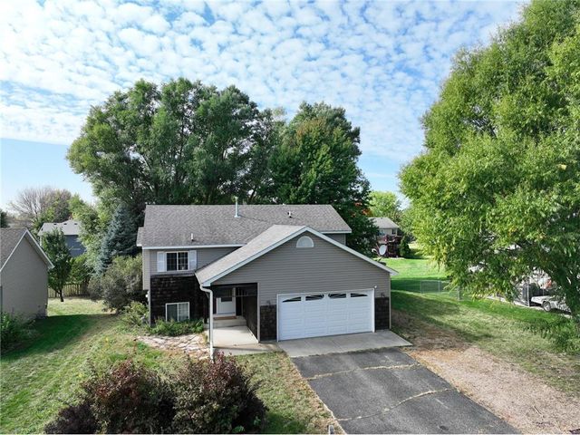 $2,450 | 1332 Creekside Drive | Waconia