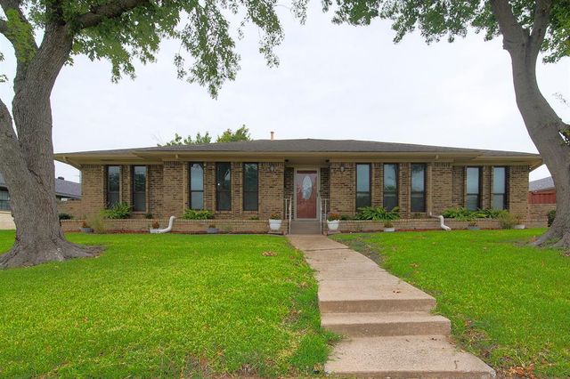 $399,900 | 2614 Country Club Parkway | Club Hill