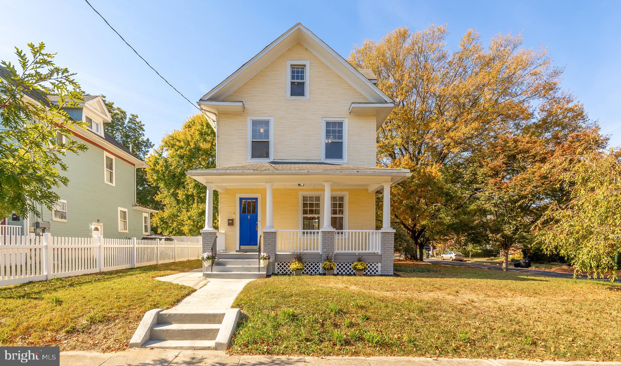 a front view of house with yard