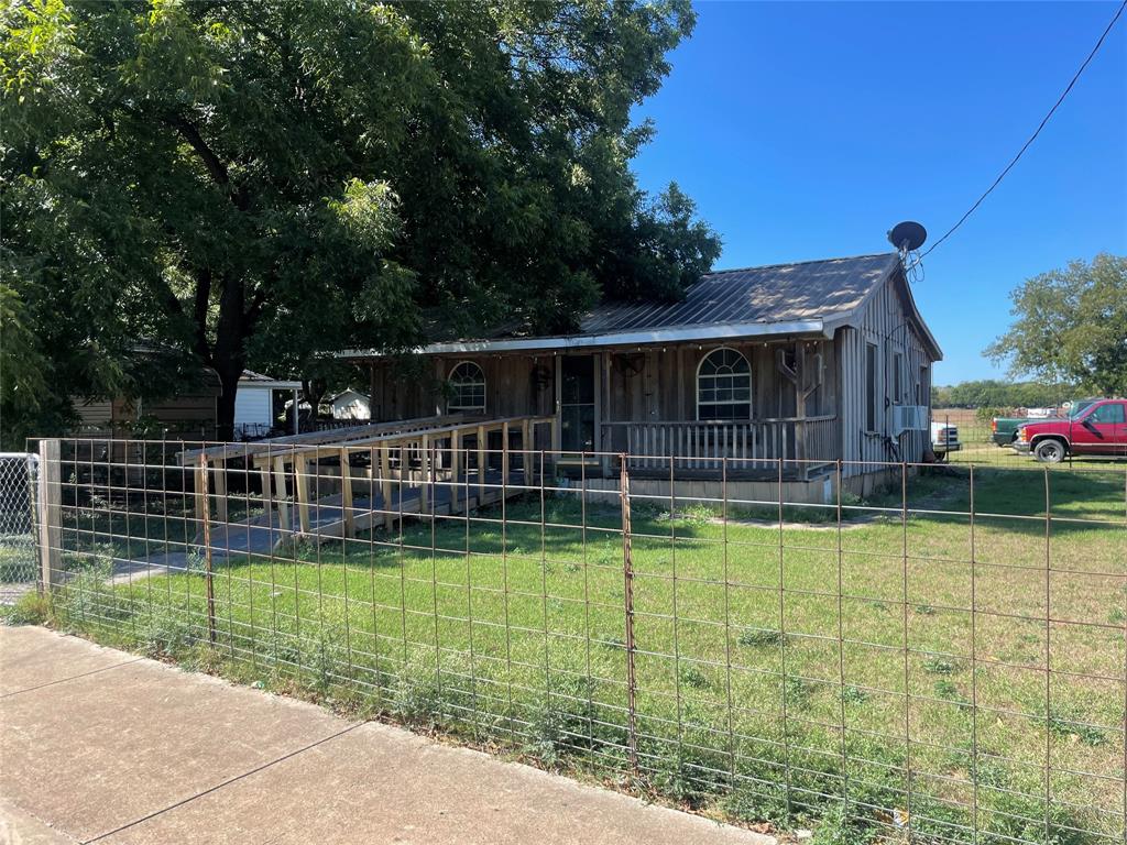 a view of a house with backyard and deck