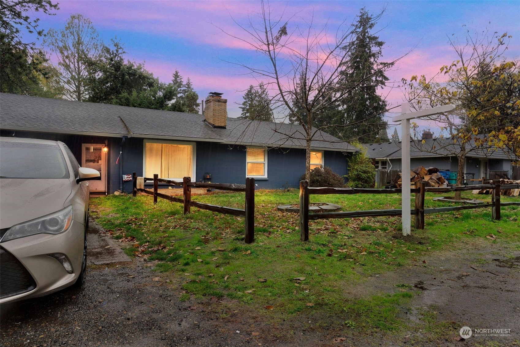 a view of a house with backyard and a tree