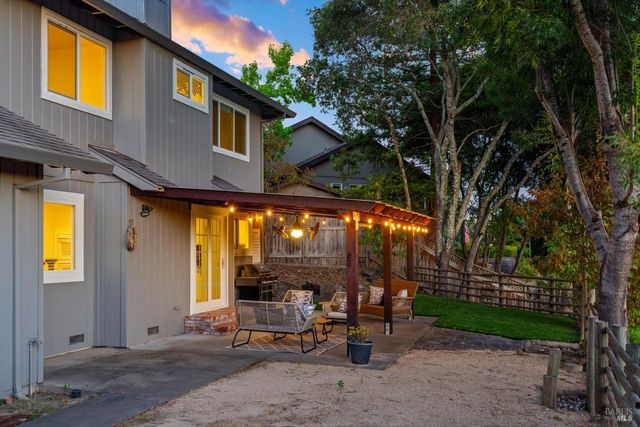 $975,000 | 513 Jachetta Court | Healdsburg