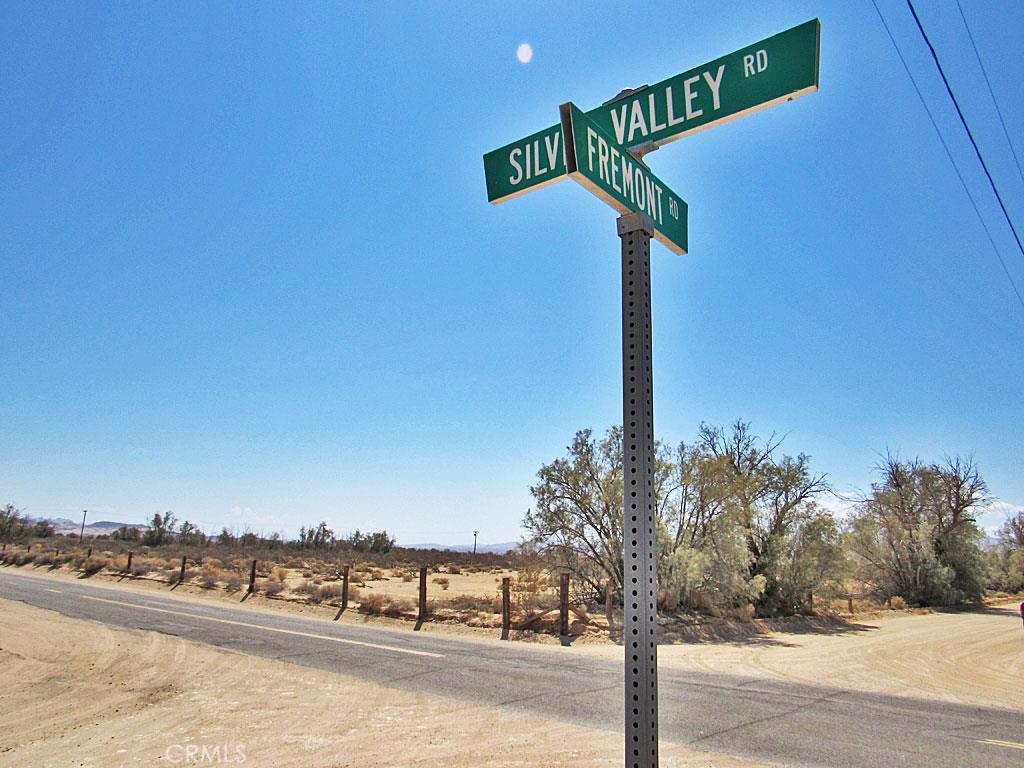 a street sign on a wall next to road