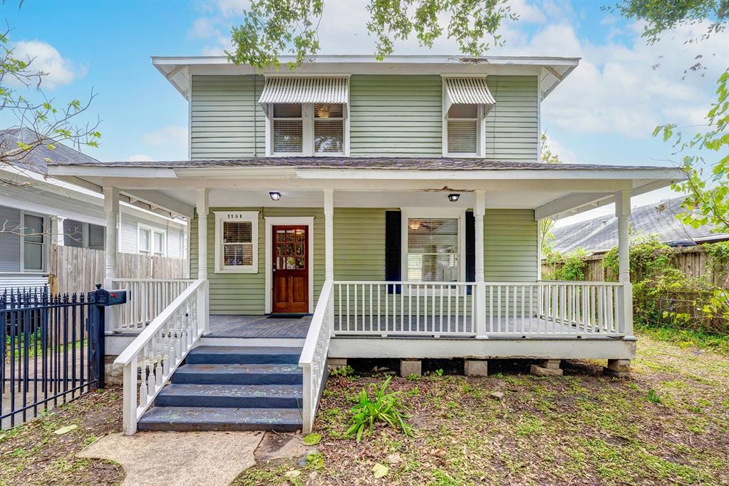 IMMEDIATE AVAILABILITY! Welcome to 1134 Yale Street...3 bed/2.5 bath two-story home in the Houston Heights. Off-street parking in back. Fenced front yard. Terrific opportunity to live/work for light commercial.