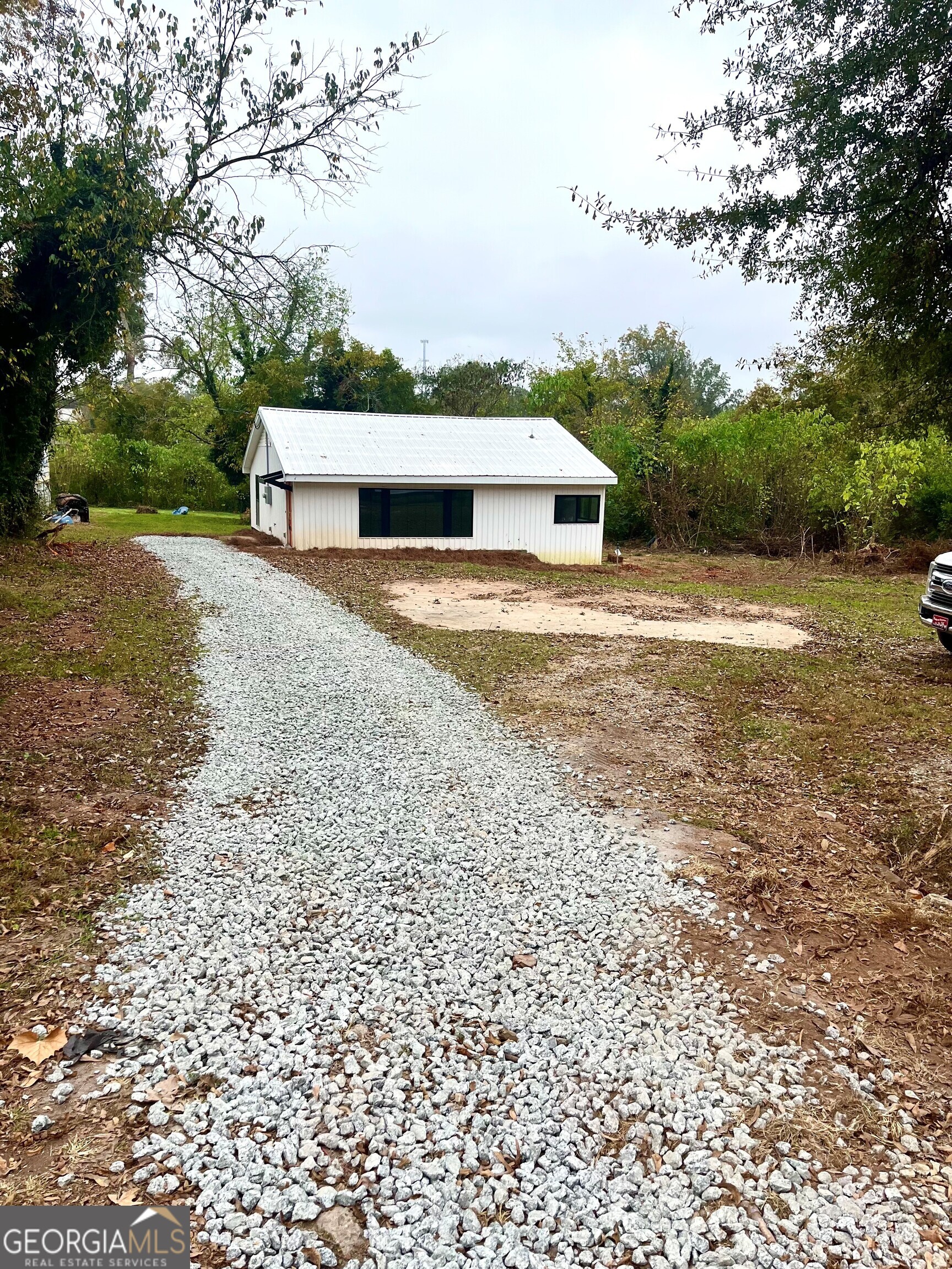 a view of a yard