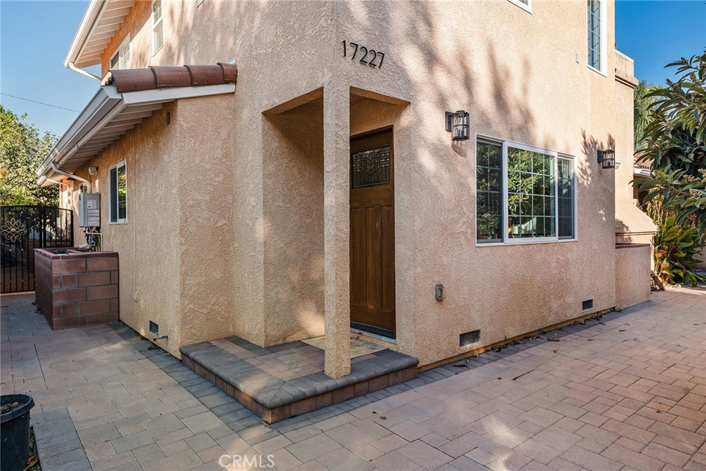 a view of a entryway of the house