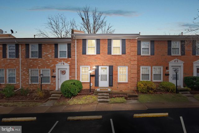 $295,000 | 220 North Baylor Drive | Pembrook of Loudoun