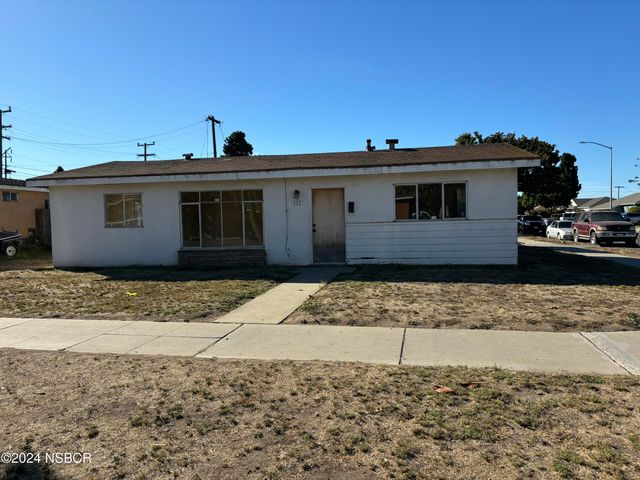 $395,000 | 327 South Western Avenue | Santa Maria