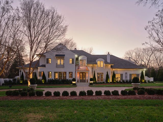 $4,395,000 | 2001 Cromwell Drive | Hillsboro Park