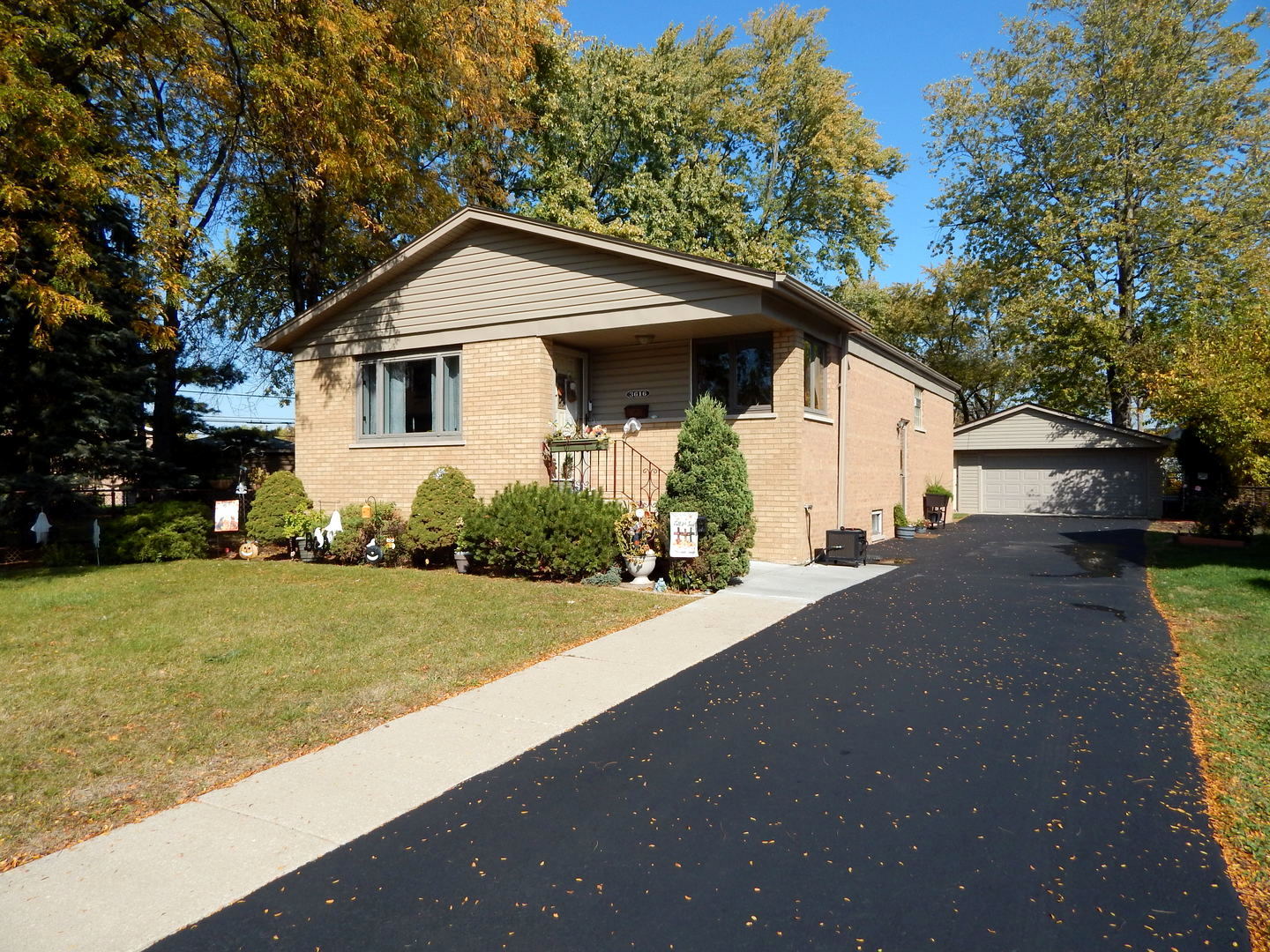 a front view of house with yard and trees