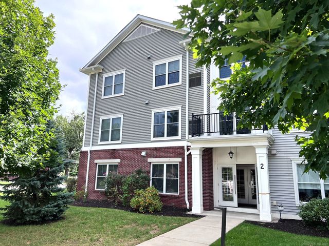 $359,900 | 2 Bishop Road, Unit 101 | West Hartford