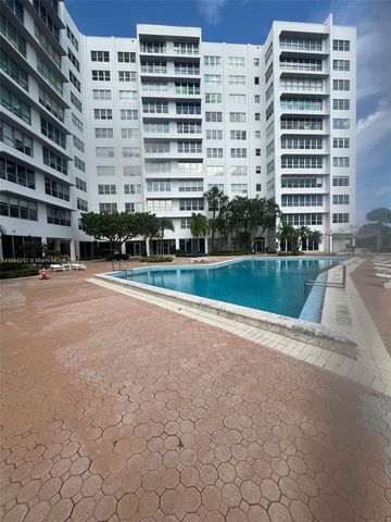 $3,200 | 9102 West Bay Harbor Drive, Unit 4C | Bay Harbor Islands