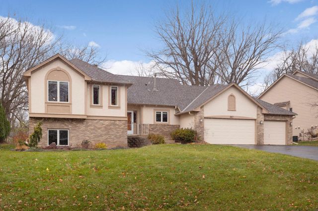 $565,000 | 4817 Four Seasons Drive | Eagan