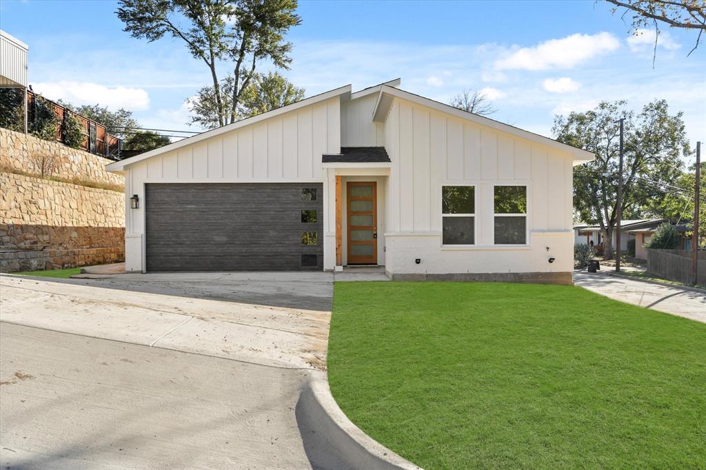 a front view of house with yard