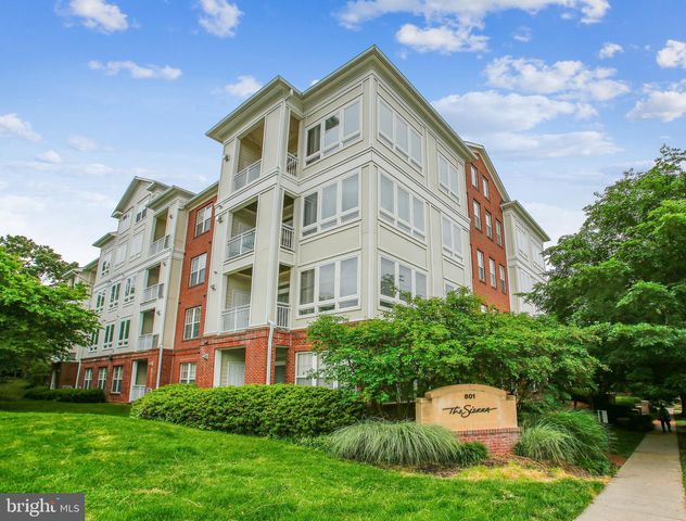 $467,000 | 801 South Greenbrier Street, Unit 220 | Columbia Heights West