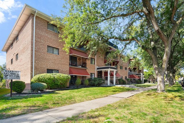 $159,900 | 10338 Parkside Avenue, Unit 22 | Oak Lawn