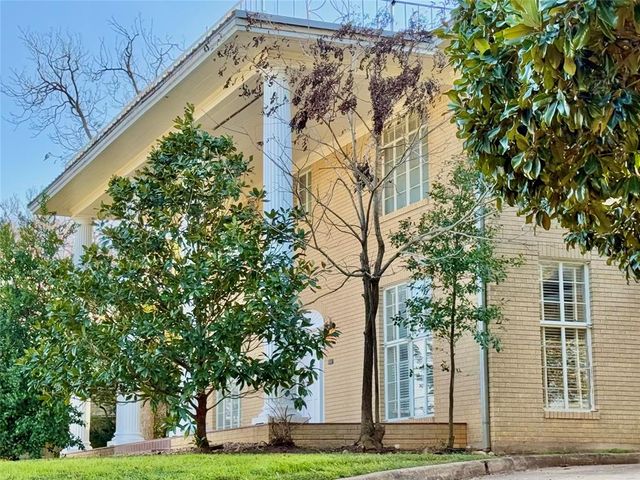 $499,995 | 702 South Market Street | Brenham