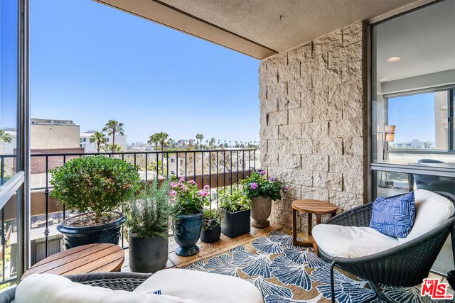 $1,695,000 | 320 North Maple Drive, Unit 507 | Beverly Hills