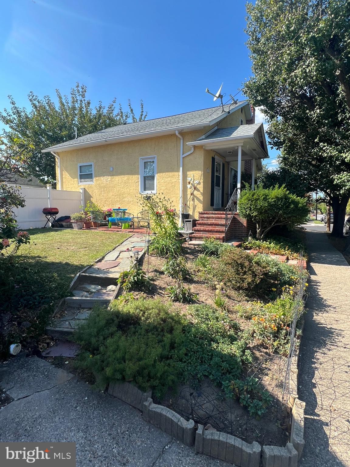 a view of house with backyard and garden