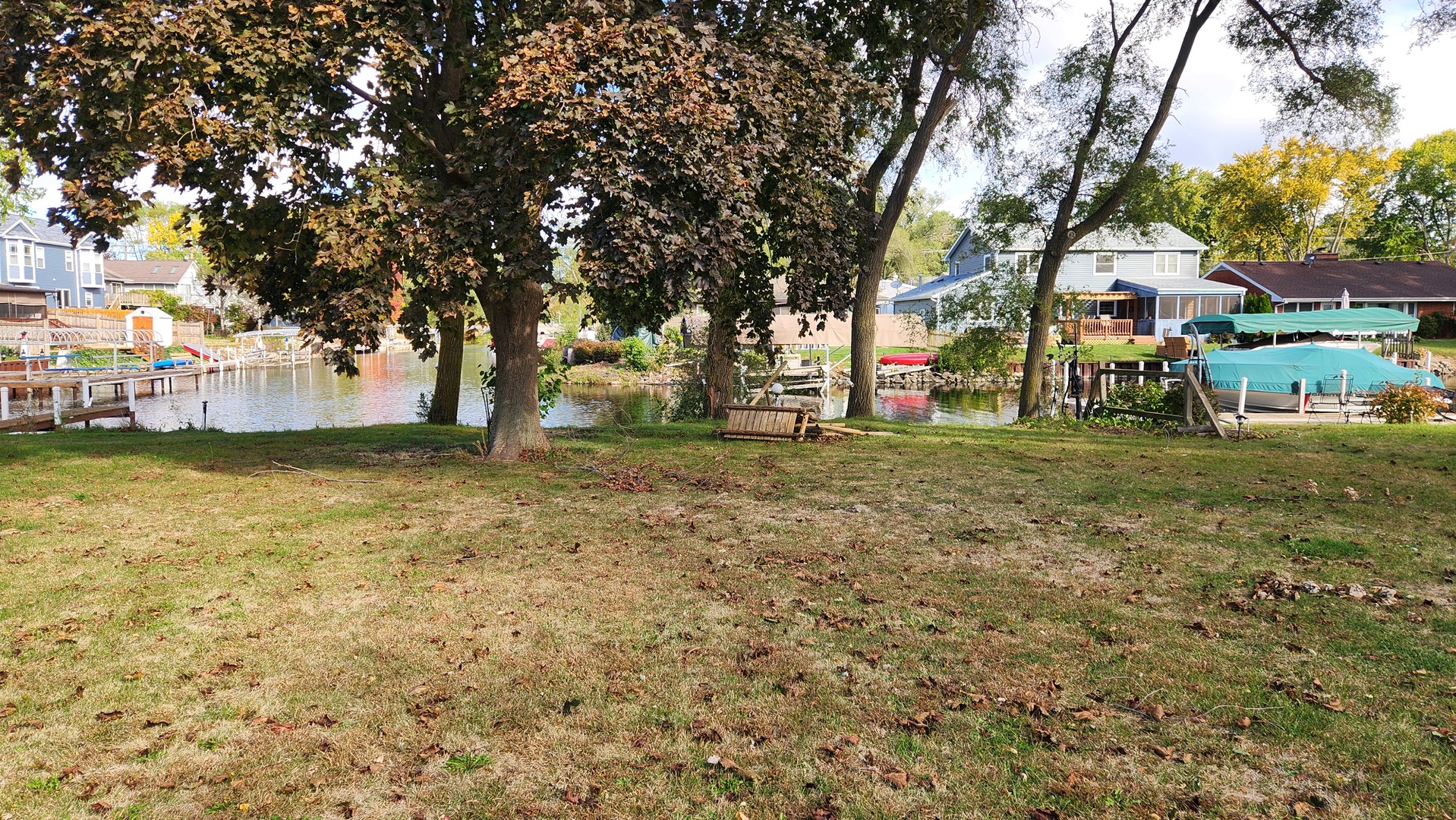 a view of a field with trees