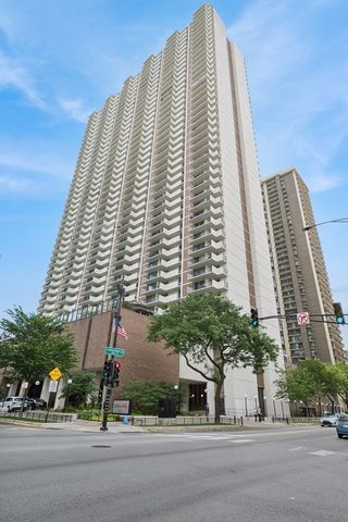 $389,000 | 6033 North Sheridan Road, Unit 29B | Edgewater Beach