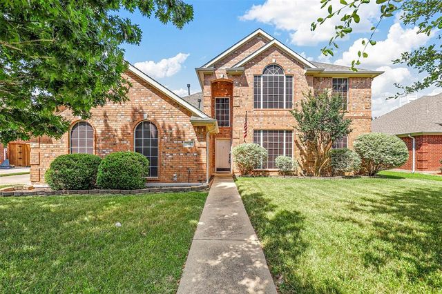 $439,000 | 816 Flagstone Drive | Burleson