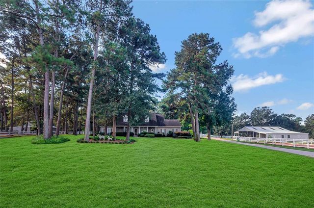 $1,245,000 | 29919 Edgewater Drive | Lake Windcrest