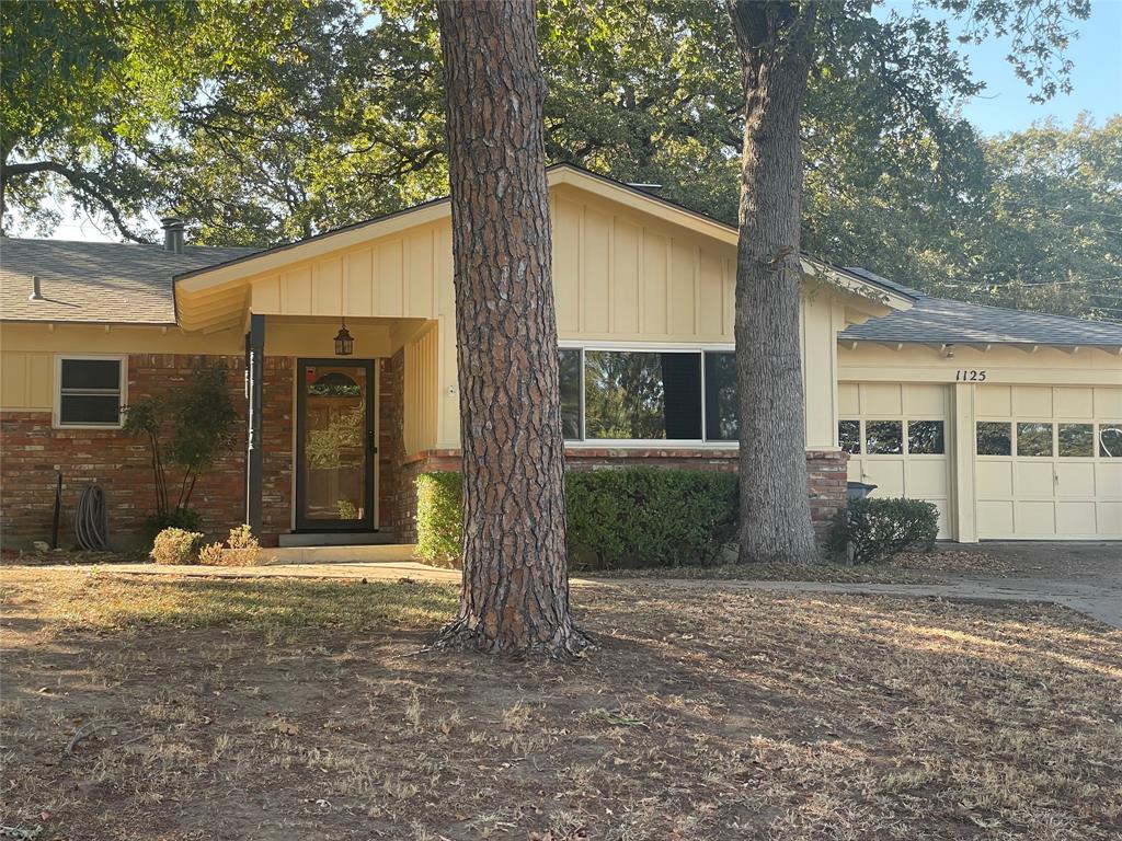 a view of a house with backyard of the house