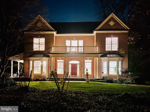 $2,850,000 | 8108 Hampden Lane | Woodland Greenwich Forest