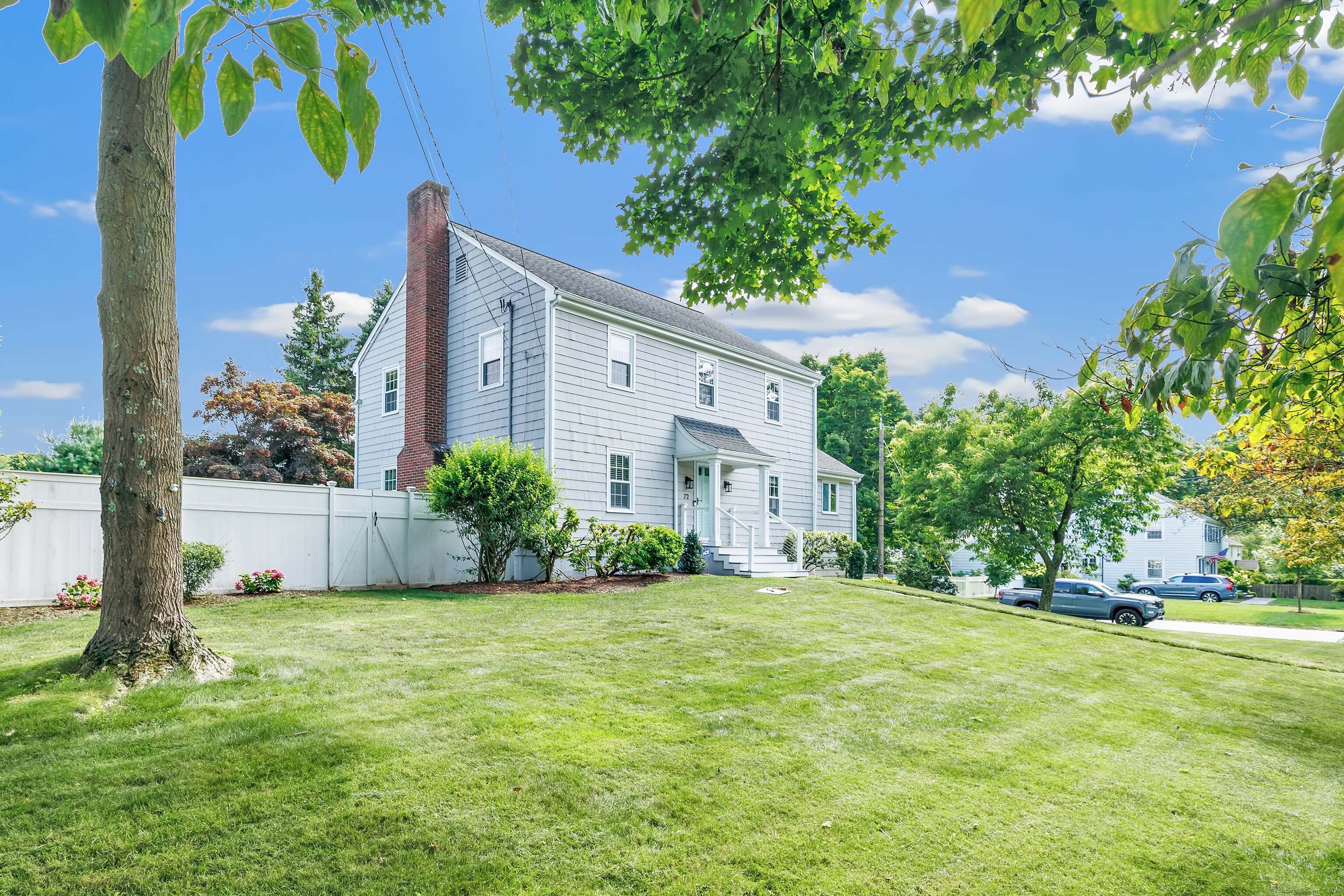 a view of a house with a yard