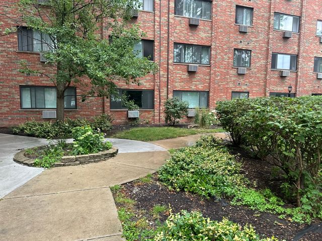 $159,900 | 5348 North Cumberland Avenue, Unit 220 | O'Hare