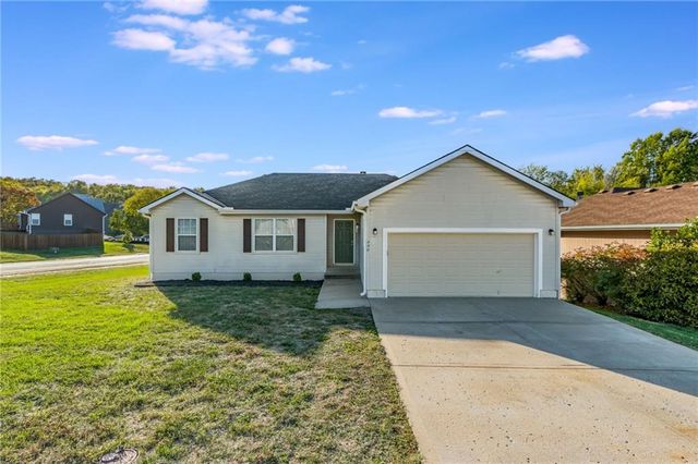 $335,000 | 440 Southwest Joseph Lane | Grain Valley