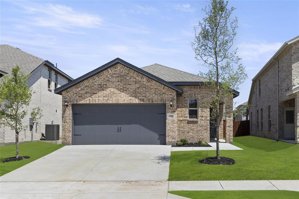 a front view of house with yard