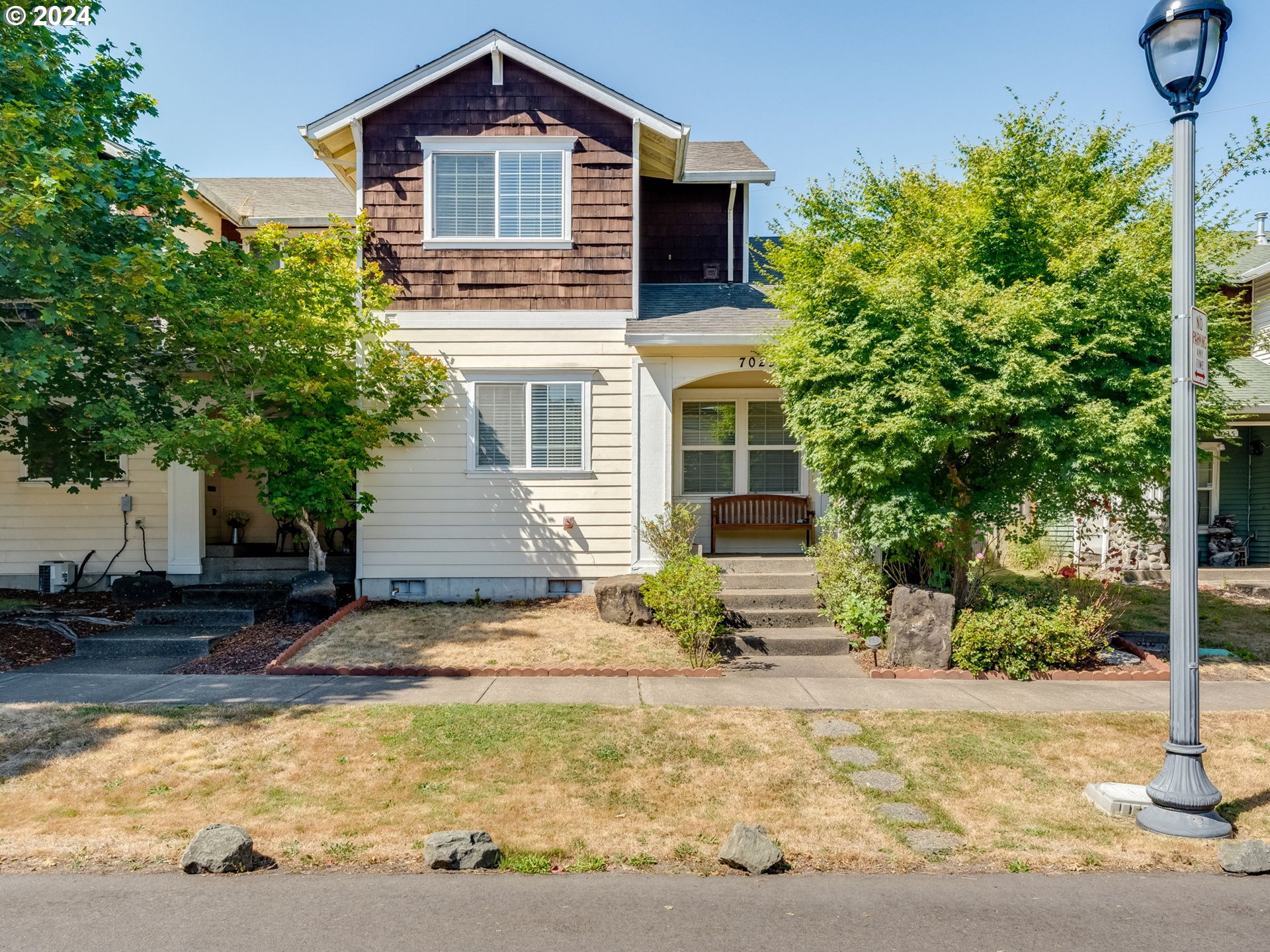 a view of a house with a yard