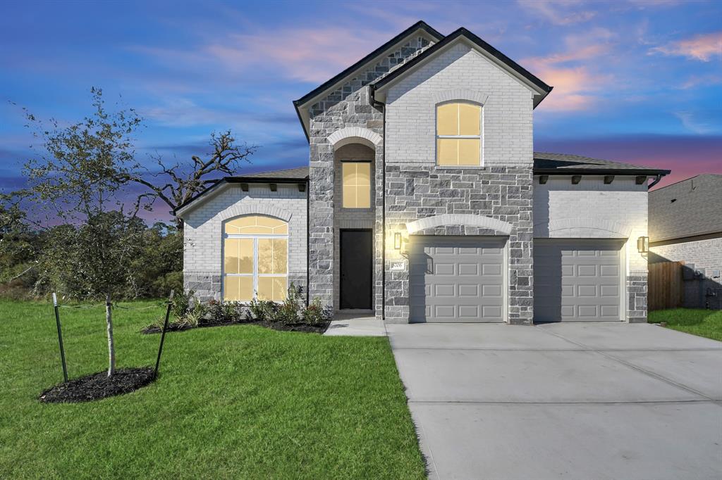 Welcome home to 5706 Sandhill Oak Trail located in Champions Oak and zoned to Klein ISD.