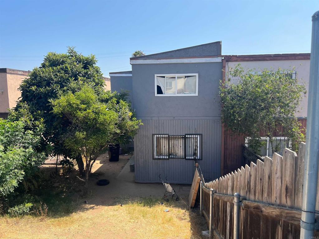 a view of house with backyard porch and furniture