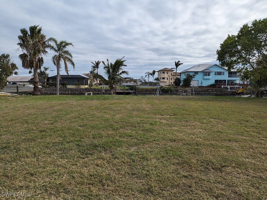 a houses view with outdoor space