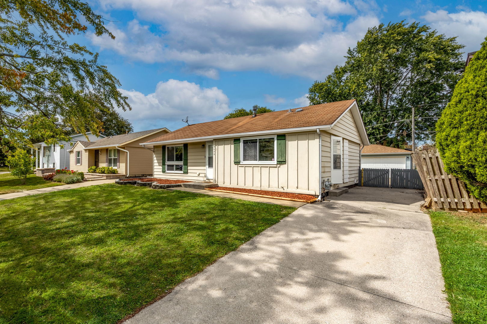 a view of a yard in front of house