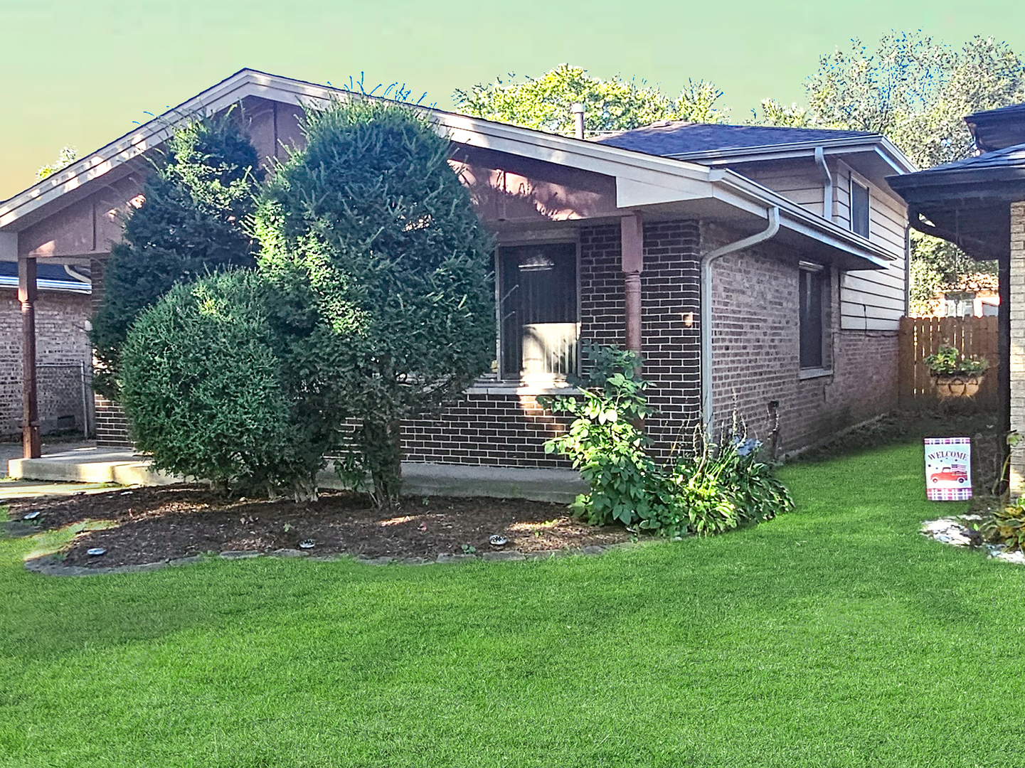 a view of a house with a yard and plants