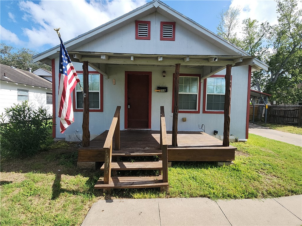 a front view of house with yard