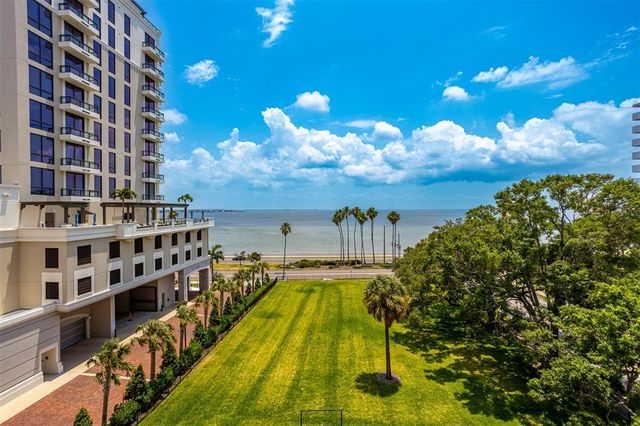 $295,000 | 2109 Bayshore Boulevard, Unit 502 | Historic Hyde Park North