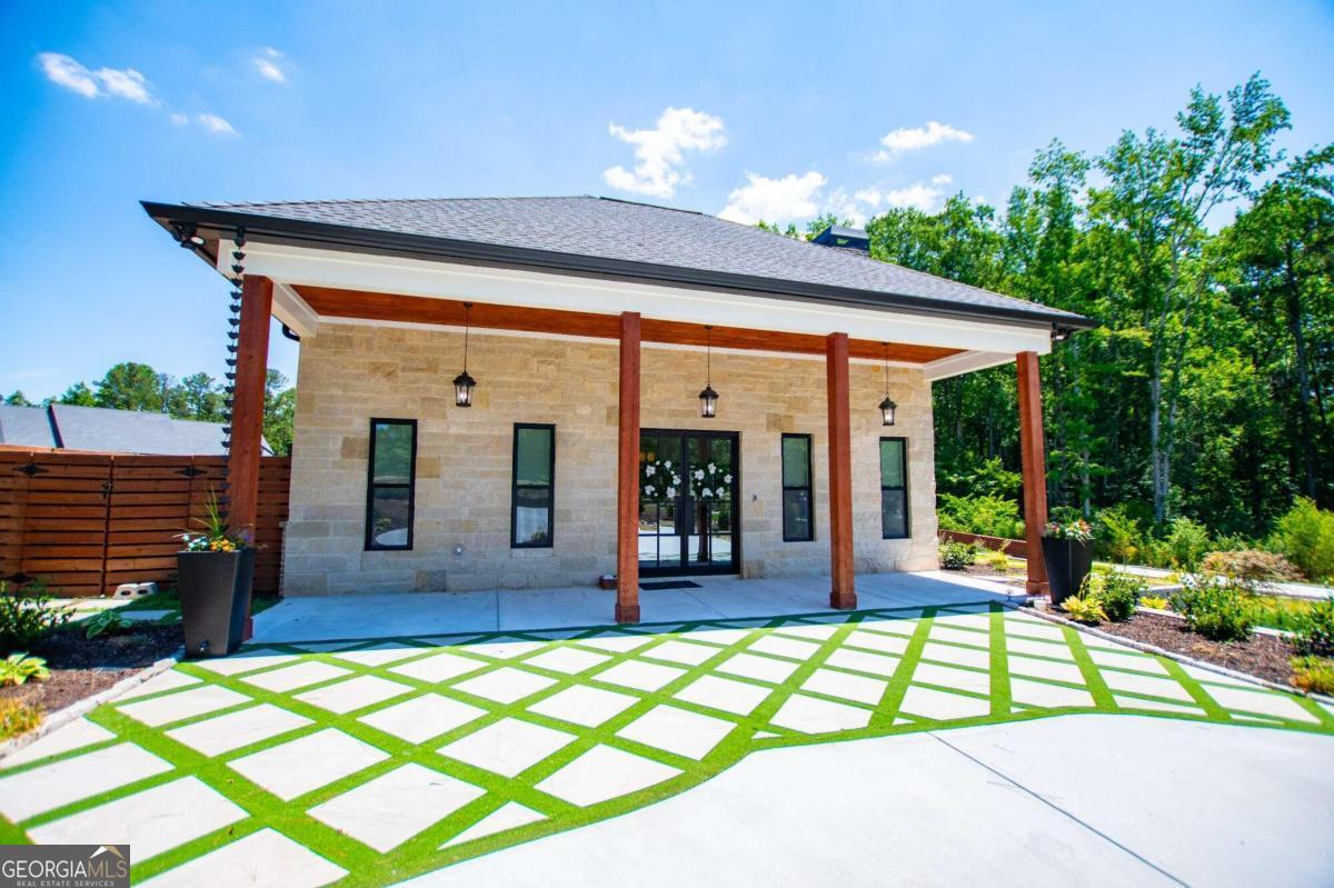 a view of outdoor space yard and porch