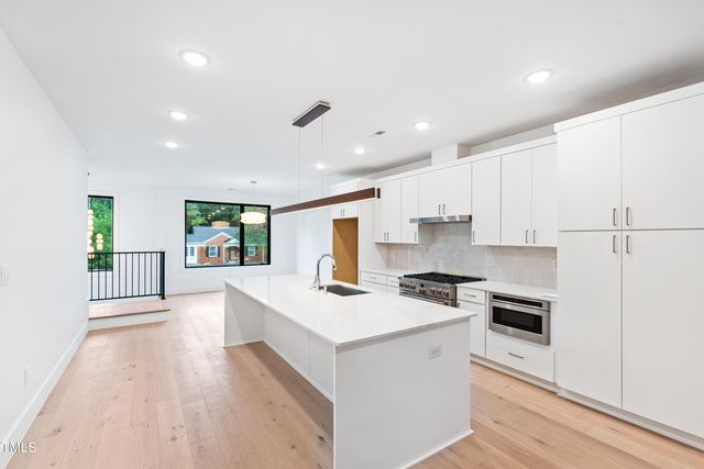 $950,000 | 2123 Brewer Street | Hi-Mount