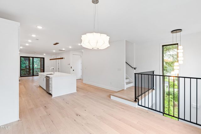 $950,000 | 2123 Brewer Street | Hi-Mount