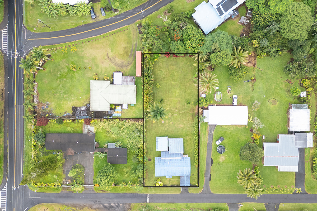 Overview of home showing large 20,007-sf parcel