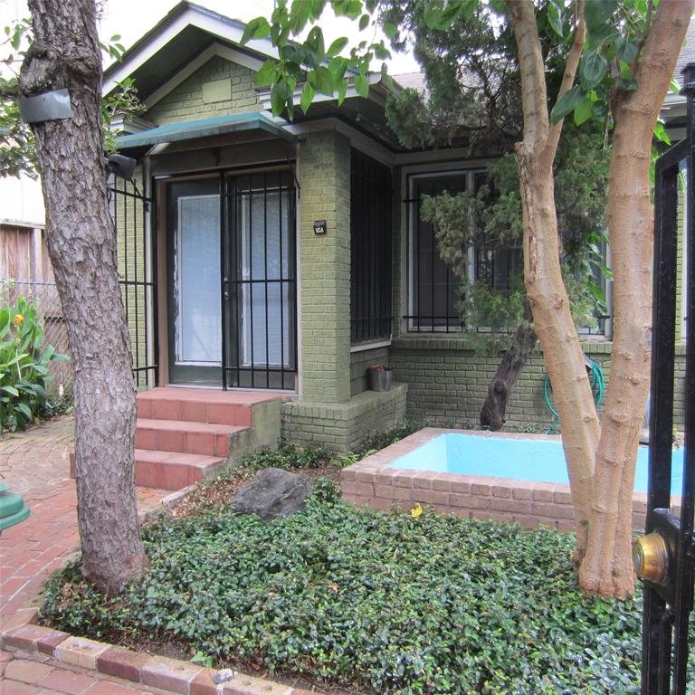 a small garden in the corner of a house